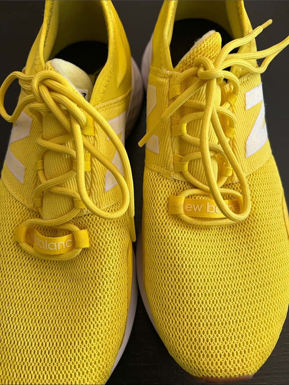 New Balance fresh foam Roav Bright Yellow Mesh Sneakers with White Accent Sz 10 - Picture 6 of 12